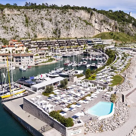 Portopiccolo Topazio Nel Borgo *