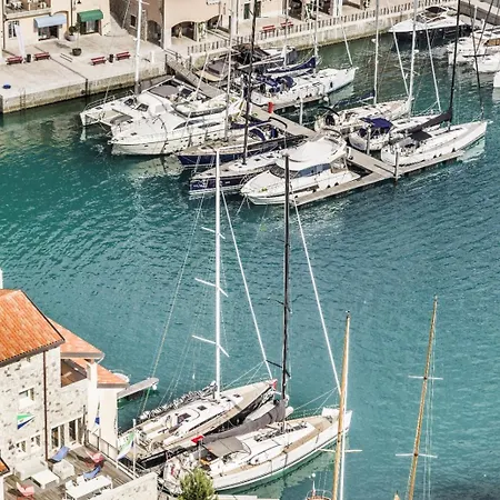 Portopiccolo Topazio Nel Borgo *